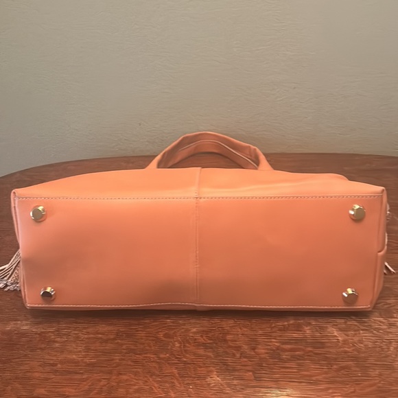 G.I.L.I. Large Leather Tote - Picture 8 of 16